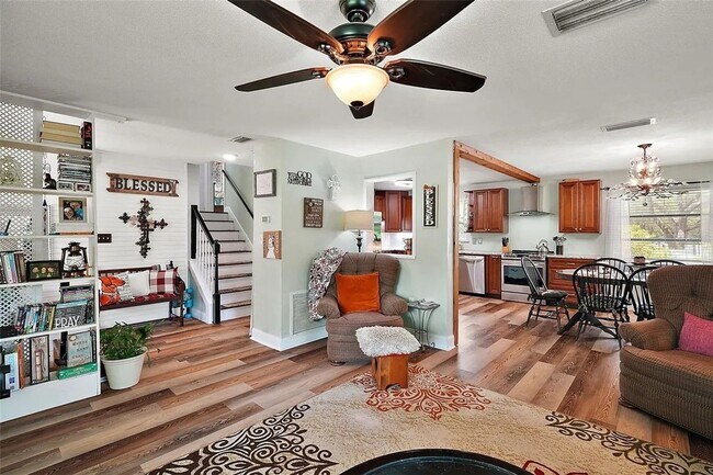 Building Photo - BEAUTIFUL 4BED 2BATH HOME WITH DETACHED OF...