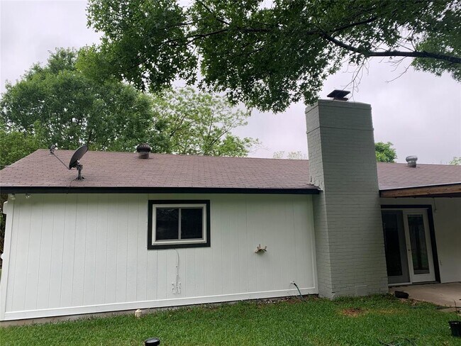 Building Photo - 3503 Roanoke Dr