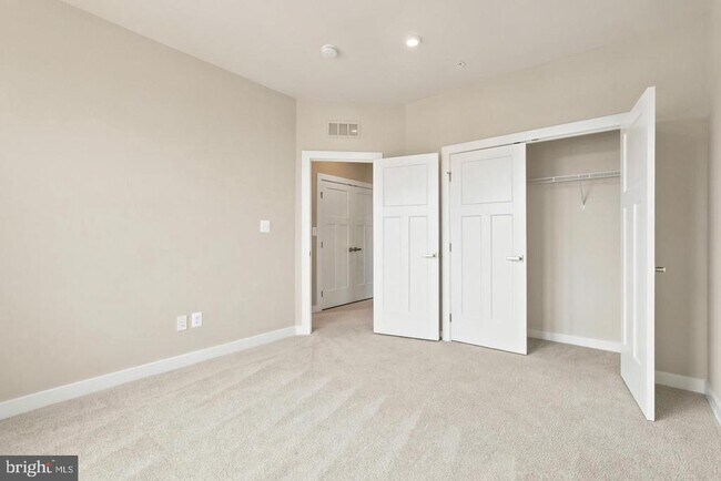 Building Photo - 24274 Thurso Sq
