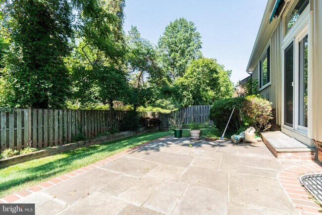 Building Photo - 10515 Meadow Bridge Ln