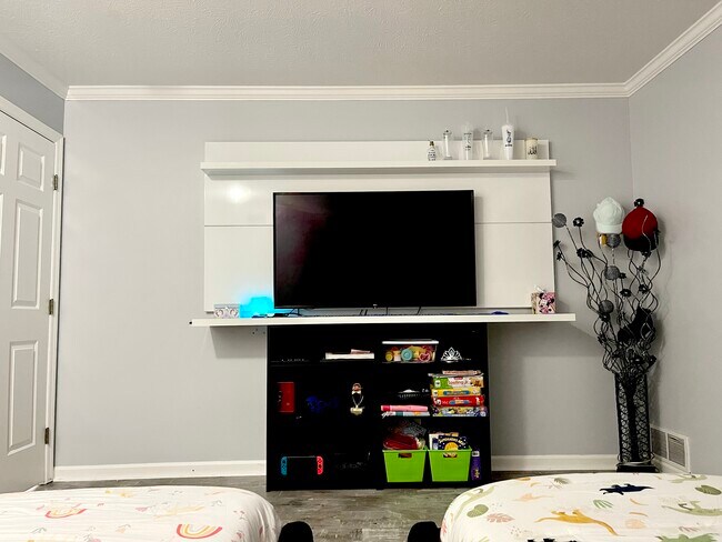 1st Bedroom - 3031 Poplar Creek Dr SE