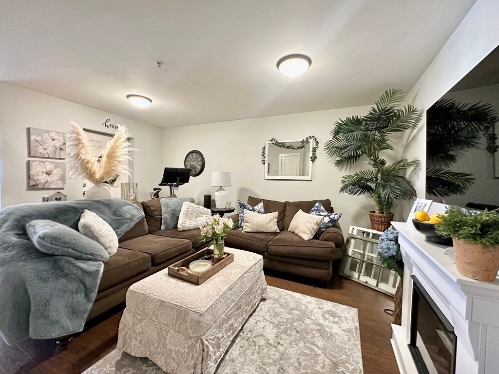 Building Photo - 180 K St