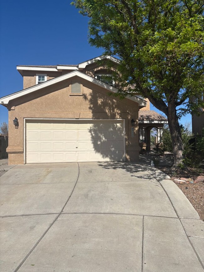Building Photo - Charming 4-Bedroom Home in a Prime Location!