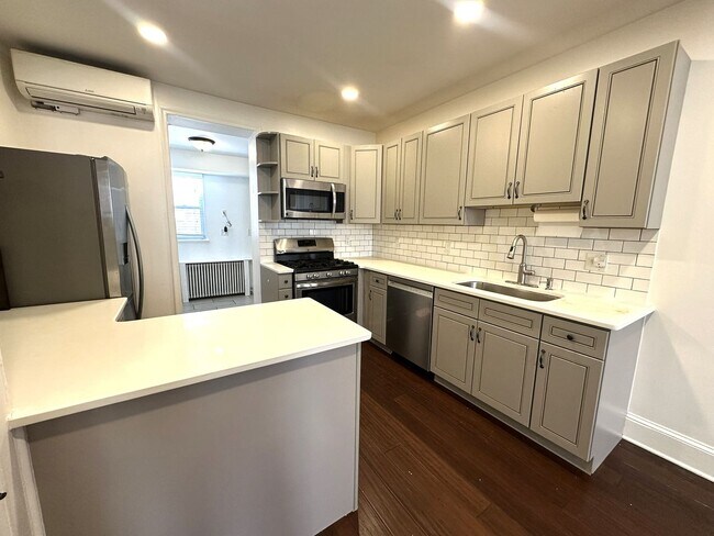 Building Photo - Stunning 4-Bedroom Townhome in the Heart of Fishtown! Available NOW!
