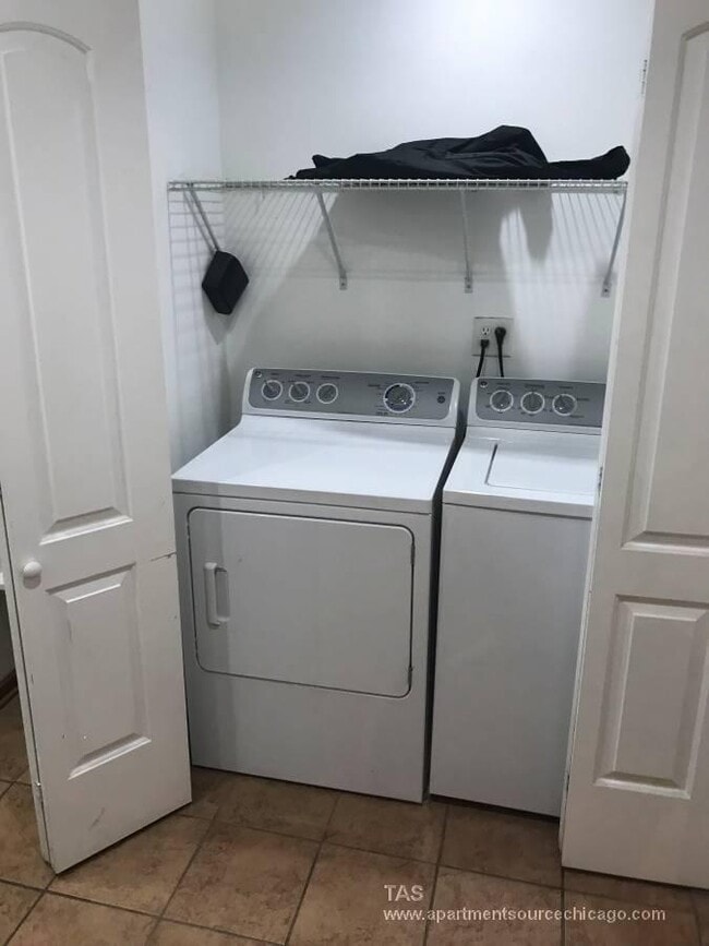 Building Photo - 1563 N Milwaukee Ave