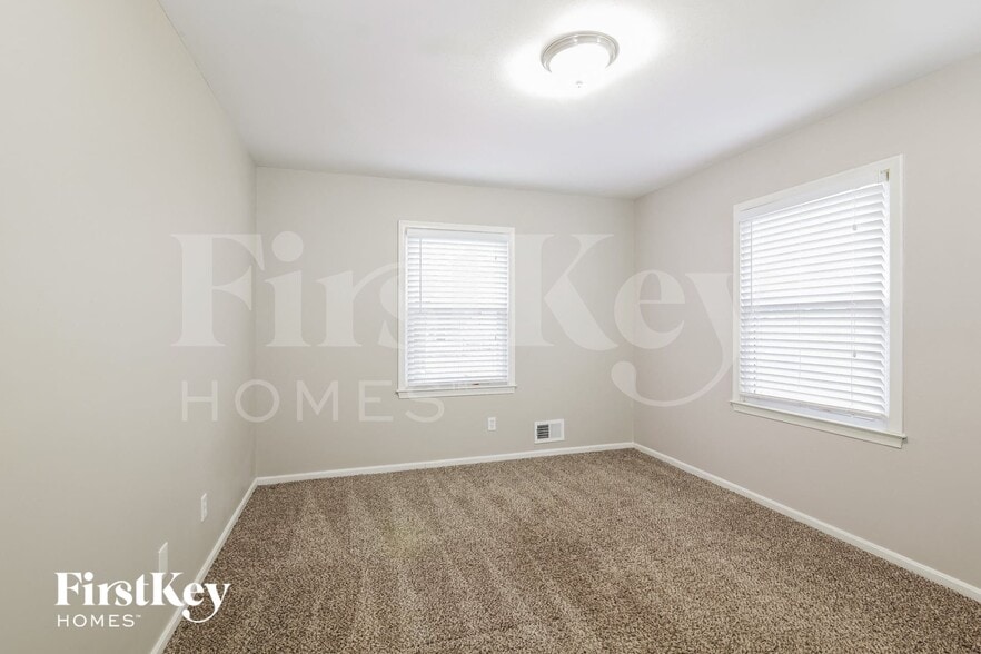 Building Photo - 9613 Beverly Dr
