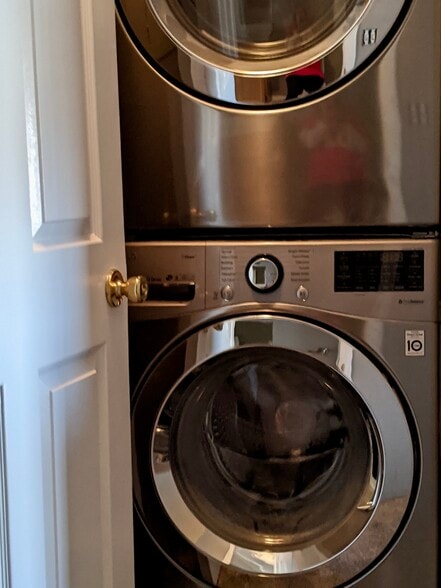 Washer & Dryer - 560 Autumn Crest Cir