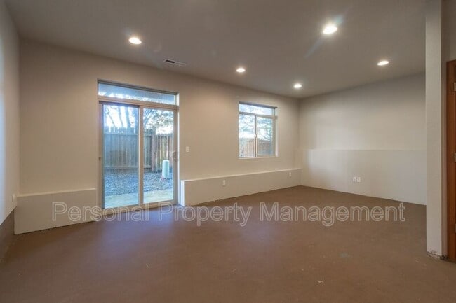 Building Photo - 3604 NE 81st Cir