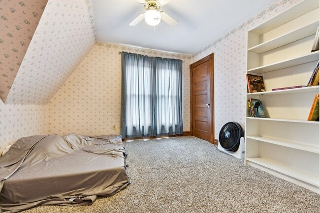 Building Photo - Charming Westside 4 Bedroom Home