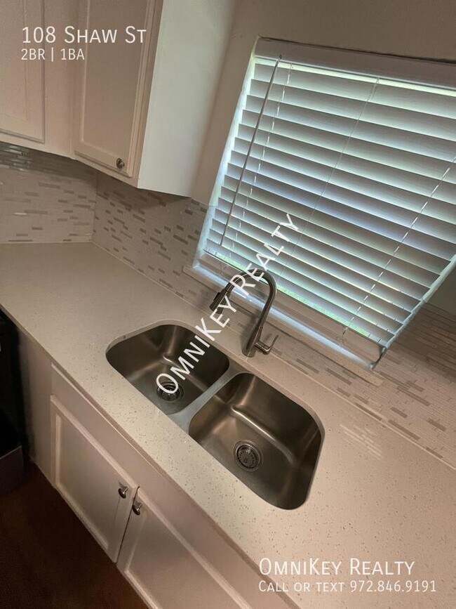 Building Photo - 108 Shaw St