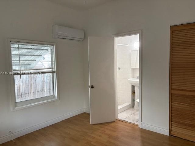 Building Photo - 752 NW 24th Ct