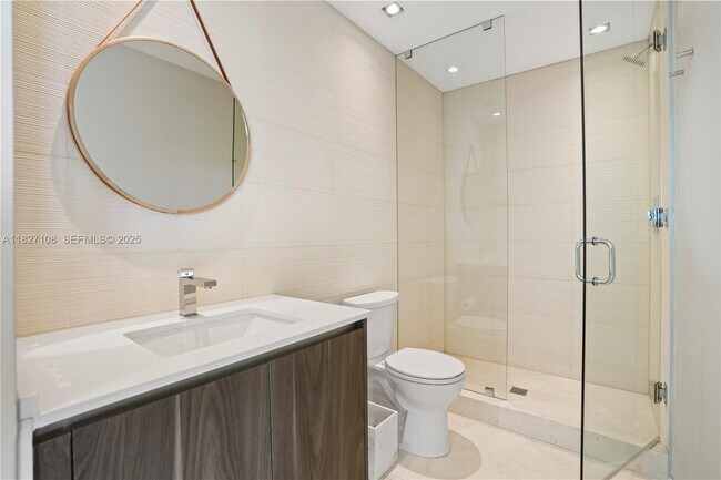 Building Photo - 650 NE 32nd St