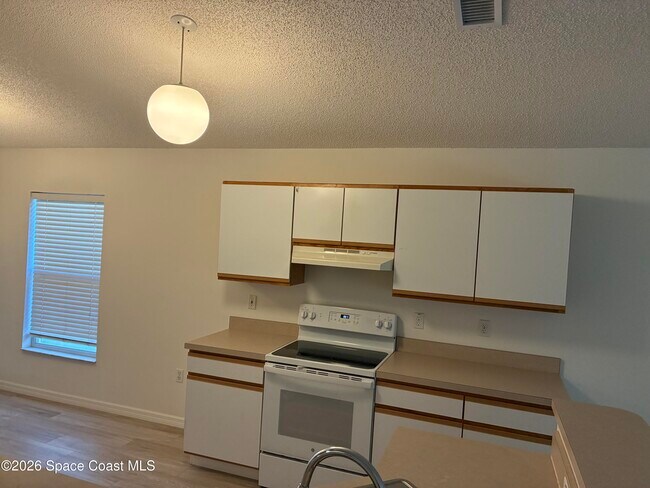Building Photo - 1776 Vista Lake Cir