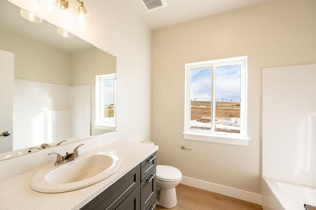 Building Photo - BRAND NEW! 2 BED/ 2BATH!