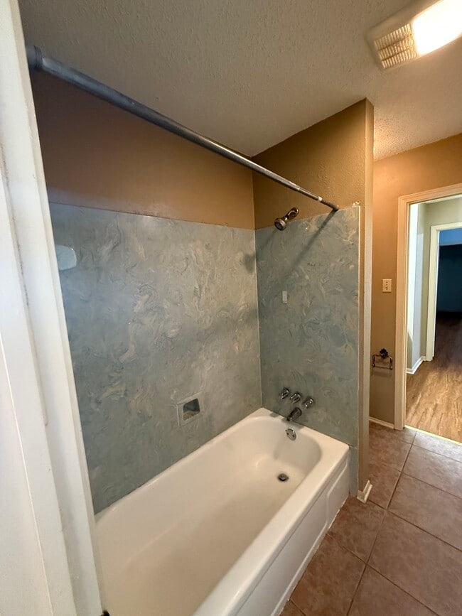 Building Photo - 2331 Justin Ln