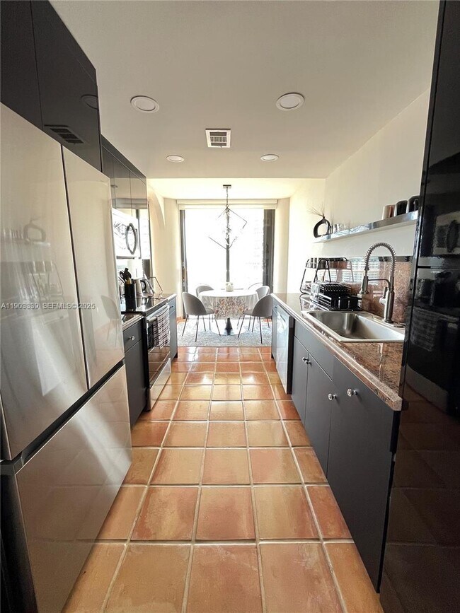 Building Photo - 4000 Island Blvd