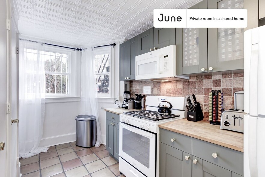 Building Photo - Room in Shared 4 bed/1.5 bath home in Capitol Hill