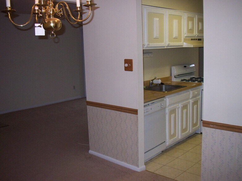 Building Photo - 3306 Woodburn Village Dr