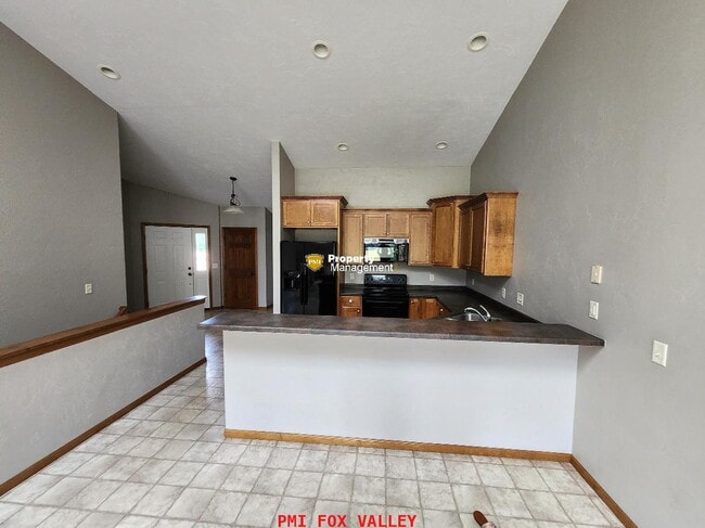 Building Photo - Large Side by Side Townhouse Greenville