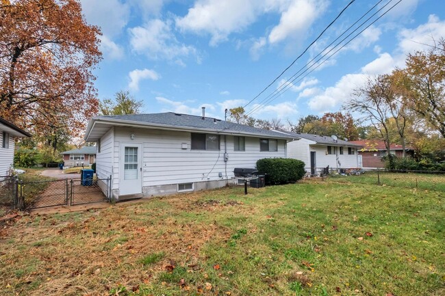 Building Photo - Charming 3-Bedroom Home in St. Louis  Sect...