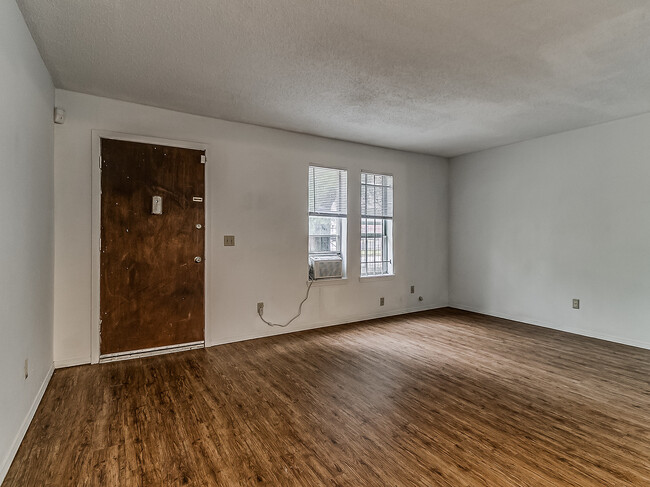Building Photo - 818 Greenvale Rd