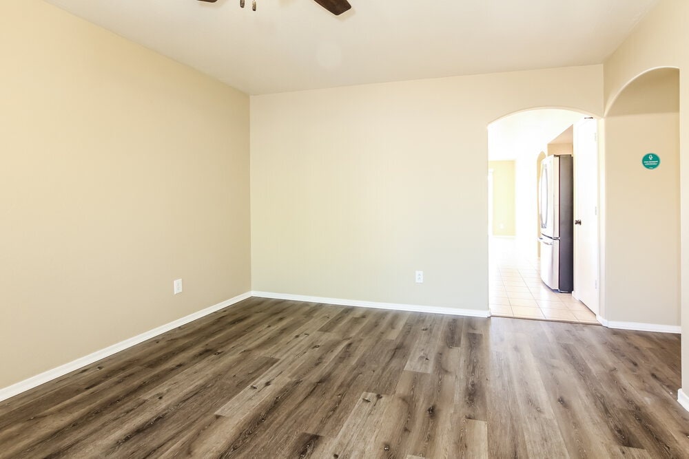 Building Photo - 12649 W Shaw Butte Dr