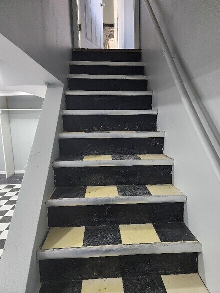 Building Photo - 8929 Robin Dr