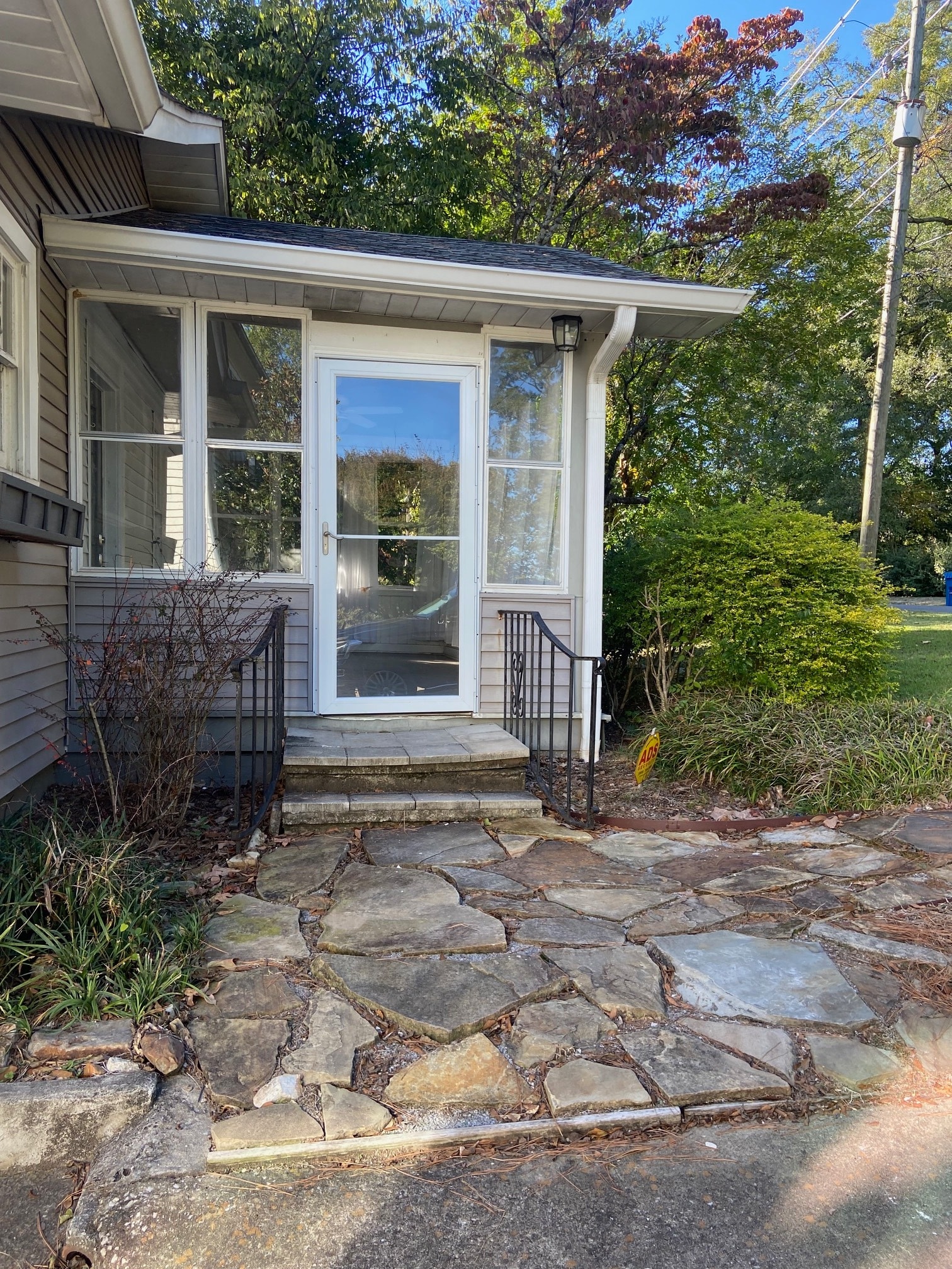 Building Photo - 907 Irving Rd