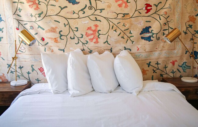 Building Photo - 136 Main St