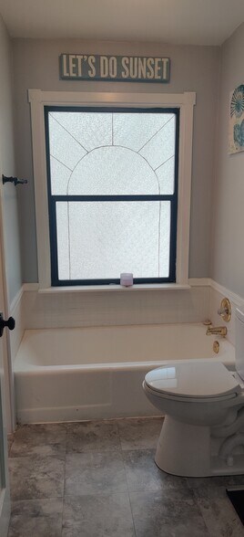 Building Photo - 822 CC St