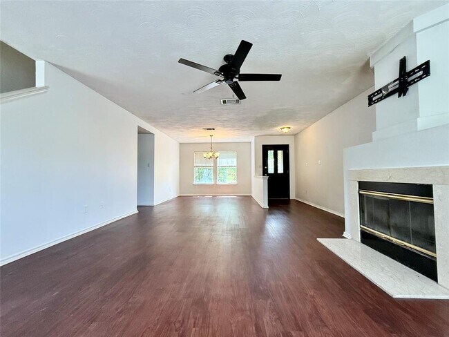 Building Photo - 2734 High Point Dr