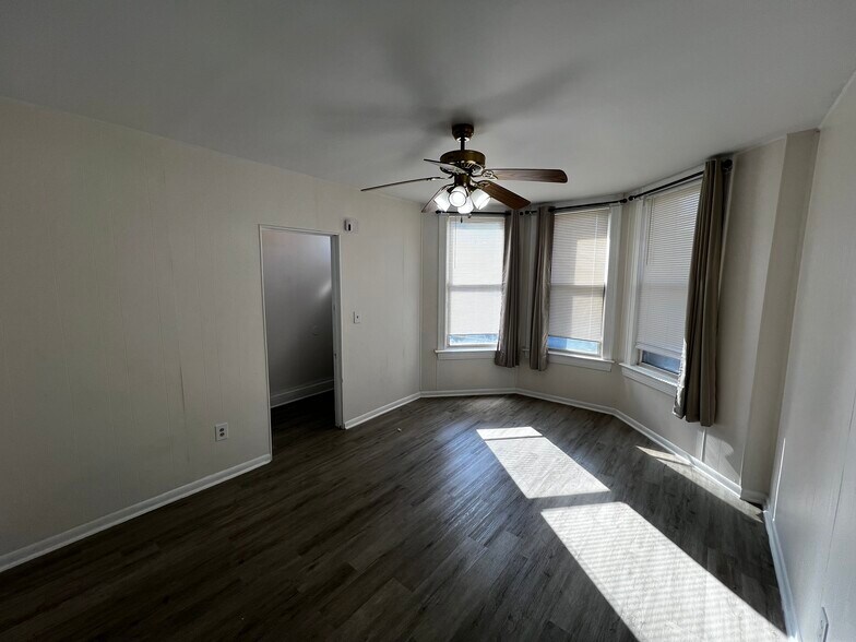 Building Photo - 9613 S Ave N