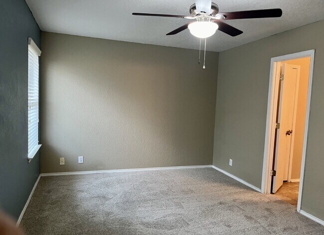 Building Photo - "Charming 3-Bedroom Oasis on Cherokee Blvd with 2 Full Baths – 1425 Sq Ft of Cozy Living in New B...