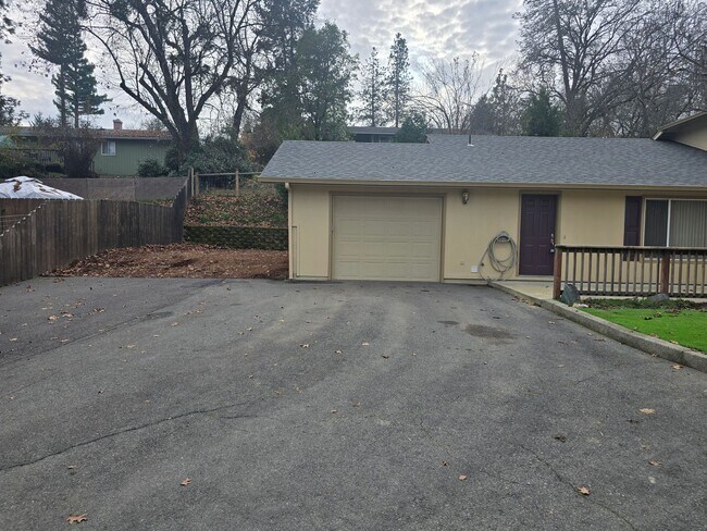 Building Photo - MM2240-1