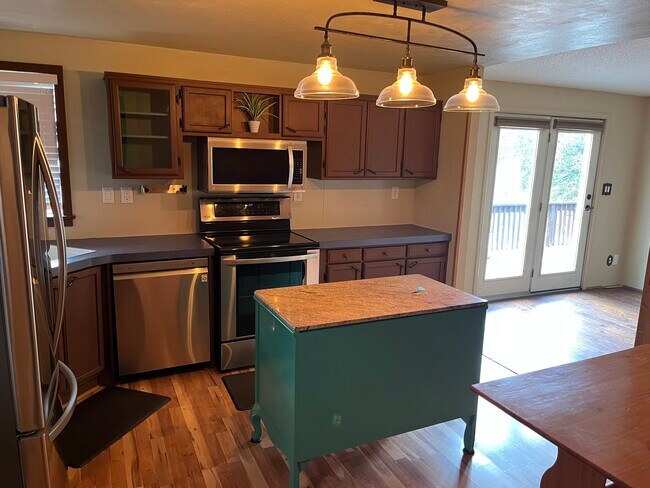 Building Photo - 425 Chapin Ln