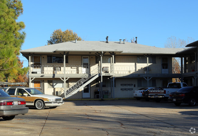 Building Photo - 3701 S Indianapolis Ave