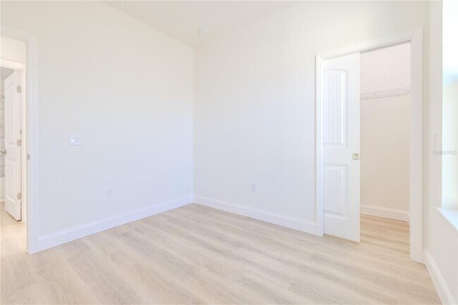 Building Photo - 2 Rainbow Ln