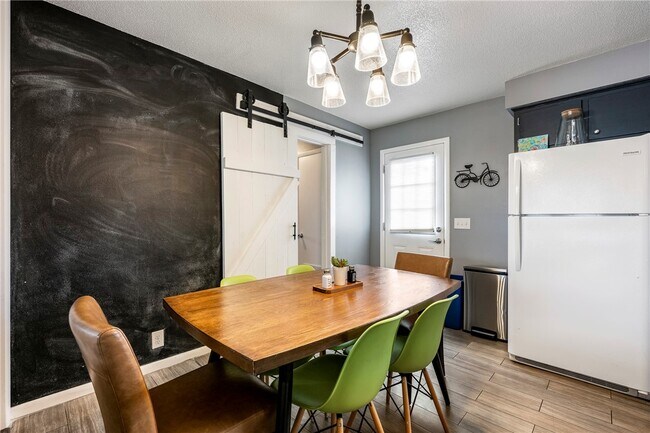 Building Photo - 110 SE 13th St