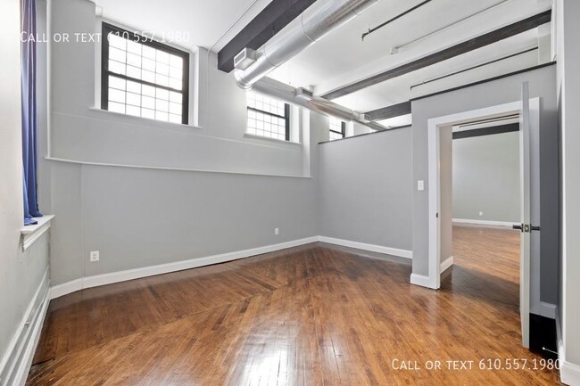 Building Photo - 1 Bedroom - 1 Bath loft apartment located ...