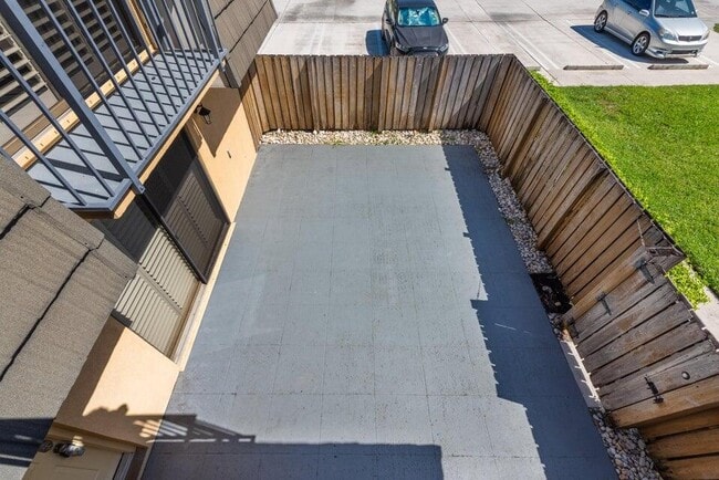 Building Photo - 117 1st Way