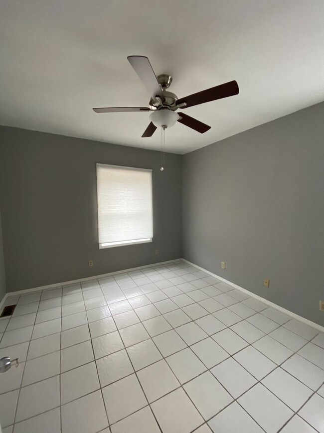 Building Photo - 5 Bed/3 Bath UC Rental Located on McMillan...