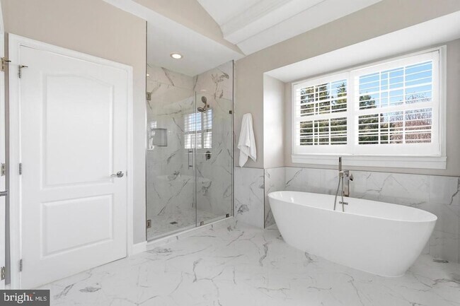 Building Photo - 19925 Interlachen Cir