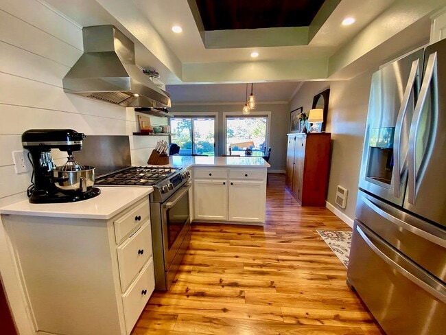 Building Photo - Coming Soon! UNFURNISHED and Updated Singl...