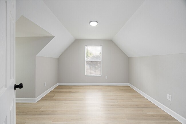 Building Photo - 5737 Dorbrandt St