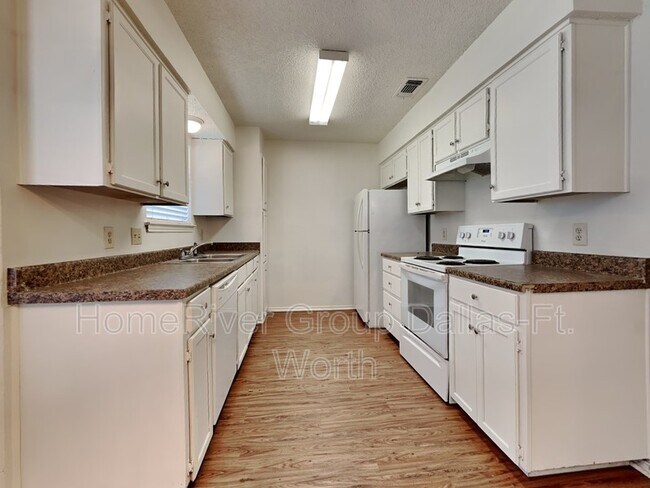 Building Photo - 816 Castleview Dr