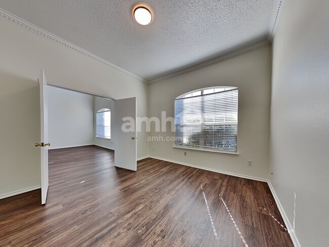 Building Photo - 7701 Longbow Ln