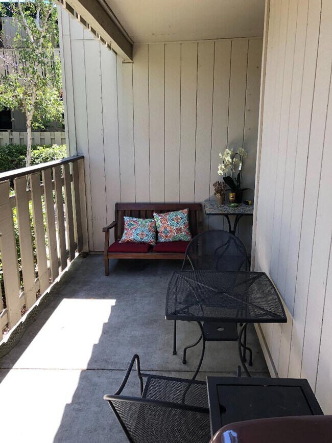 Building Photo - 1538 Alma Ter