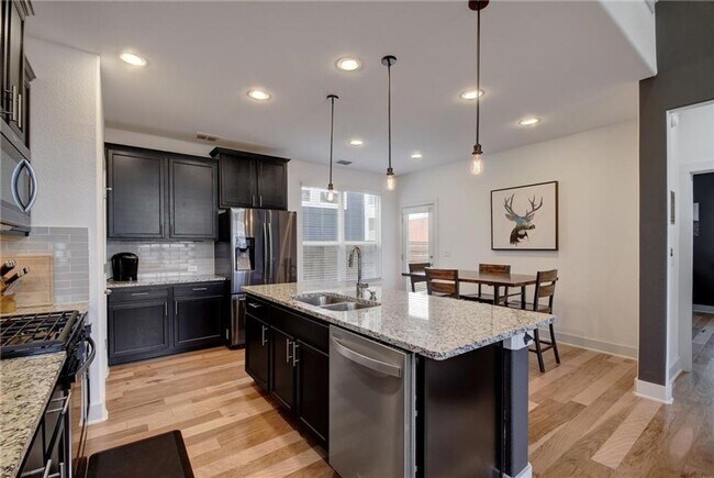 Building Photo - Eastwood at Riverside #47