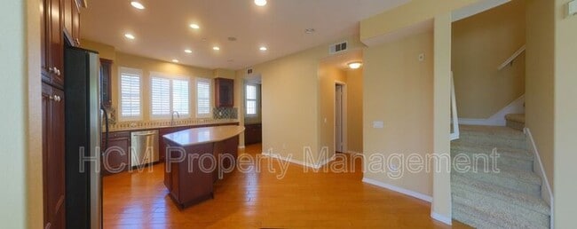 Building Photo - 2736 Cabrillo Ave