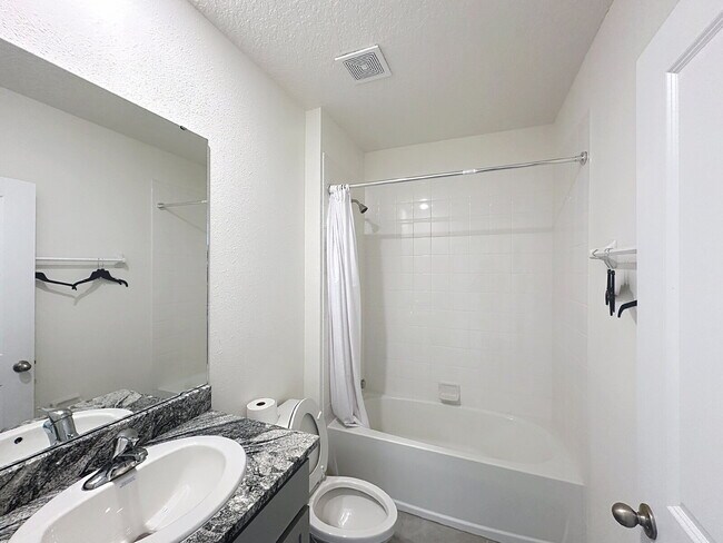 Building Photo - 8379 Ender Hls Dr